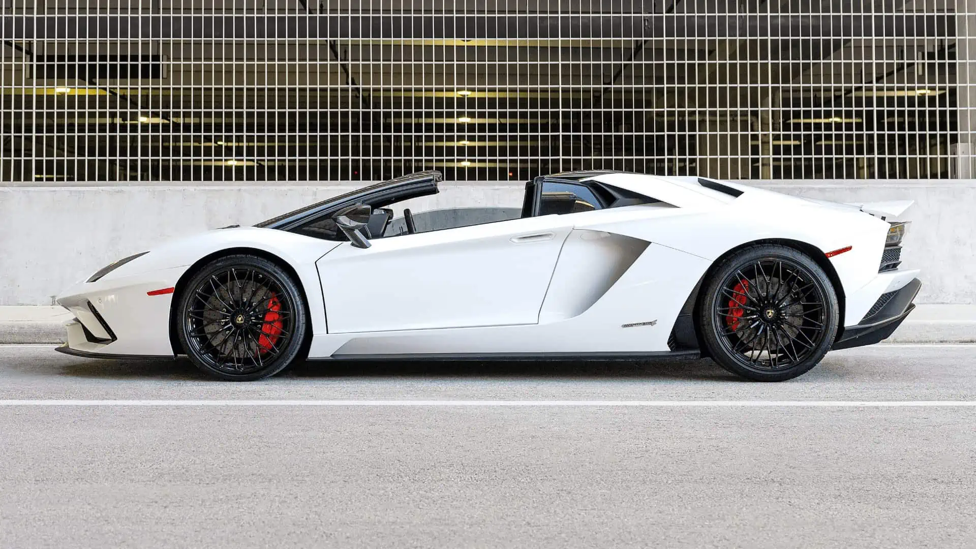 Lamborghini Aventador Side