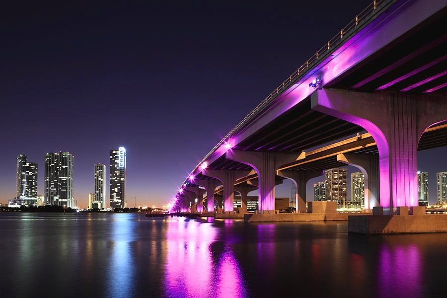 MacArthur Causeway, Porsche Taycan turbo, taycan model