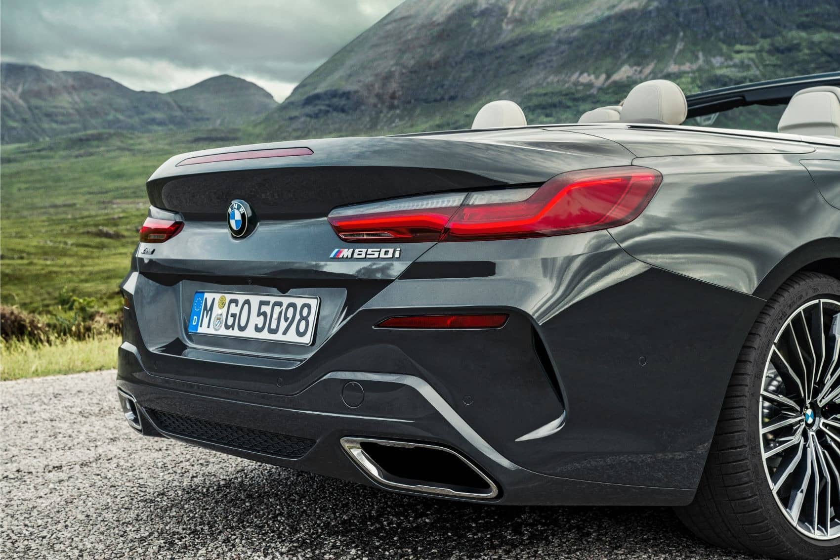 bmw twinpower turbo with leather seats and wheel drive system
