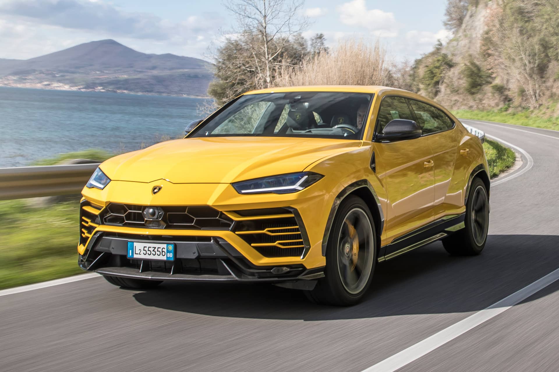 Lamborghini Urus Yellow